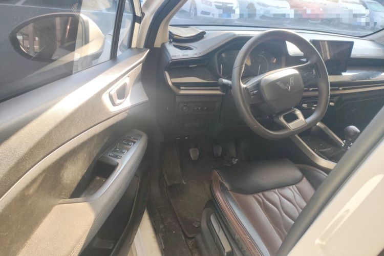 Used Wuling Jiachen 2022 1.5L Manual Enjoyment Elite Model Interior 3