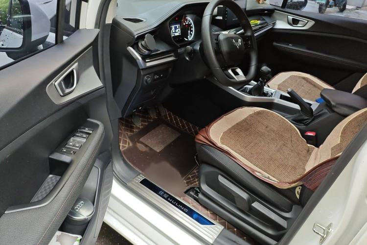 Used Wuling Jiachen 2022 1.5L Manual Enjoyment Elite Model Interior 3
