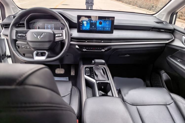 Used Wuling Jiachen 2022 1.5T CVT Smart Luxury Version Interior 3