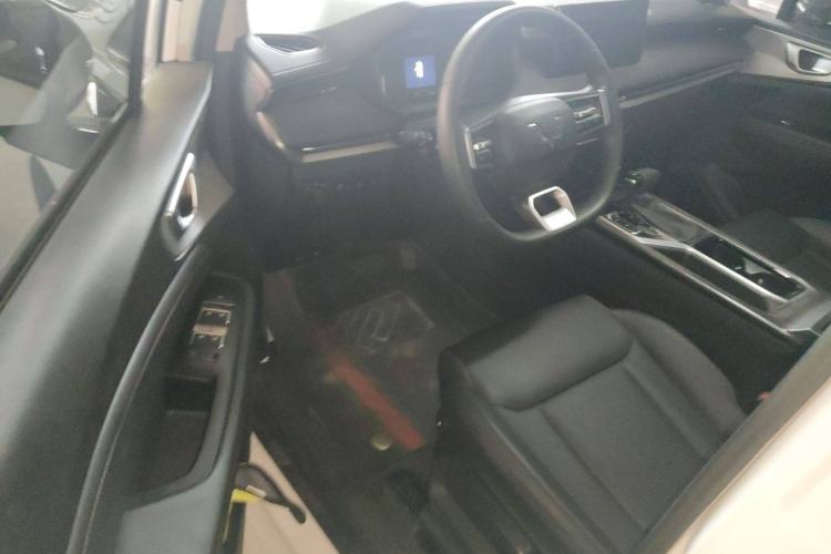 Used Wuling Jiachen 2022 1.5T CVT Smart Luxury Version Interior 3