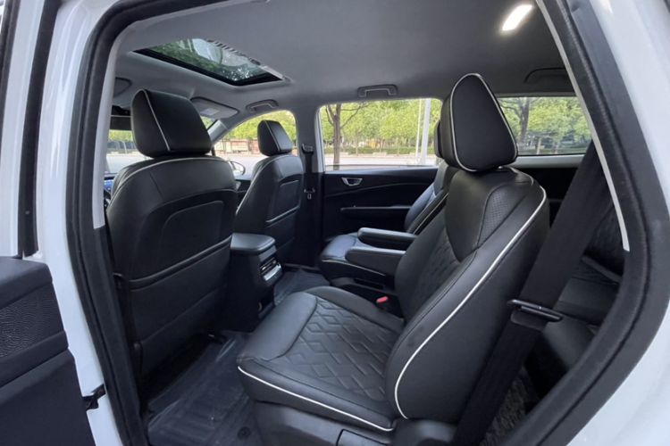Used Wuling Jiachen 2022 1.5T CVT Deluxe Flagship Edition Interior 3