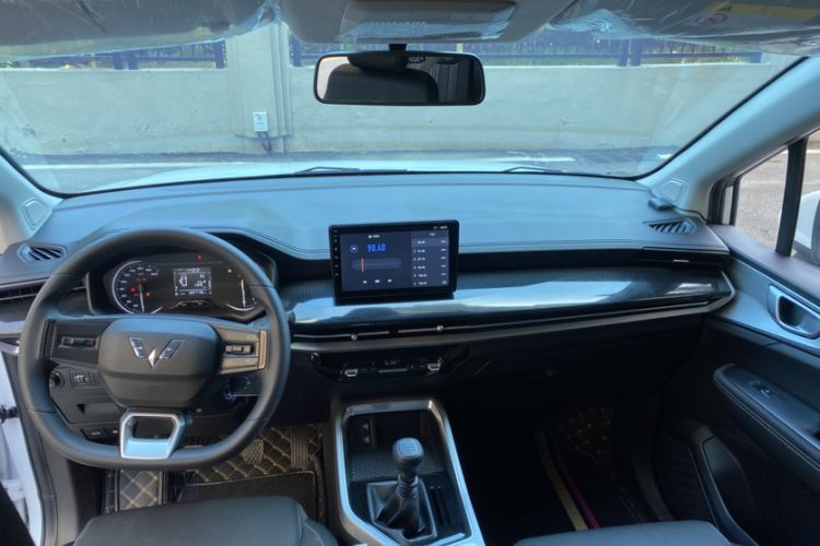 Used Wuling Jiachen 2022 1.5L Manual Enjoyment Elite Model Interior 3
