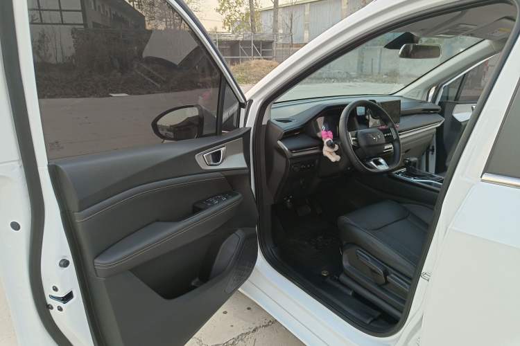 Used Wuling Jiachen 2022 1.5T CVT Smart Luxury Version Interior 3