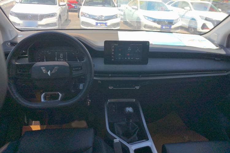 Used Wuling Jiachen 2022 1.5T Manual Light Enjoyment Dynamic Version Interior 3