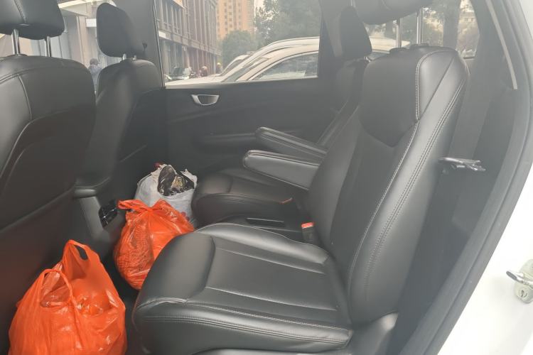 Used Wuling Jiachen 2022 1.5L Manual Light Comfort Edition Interior 4