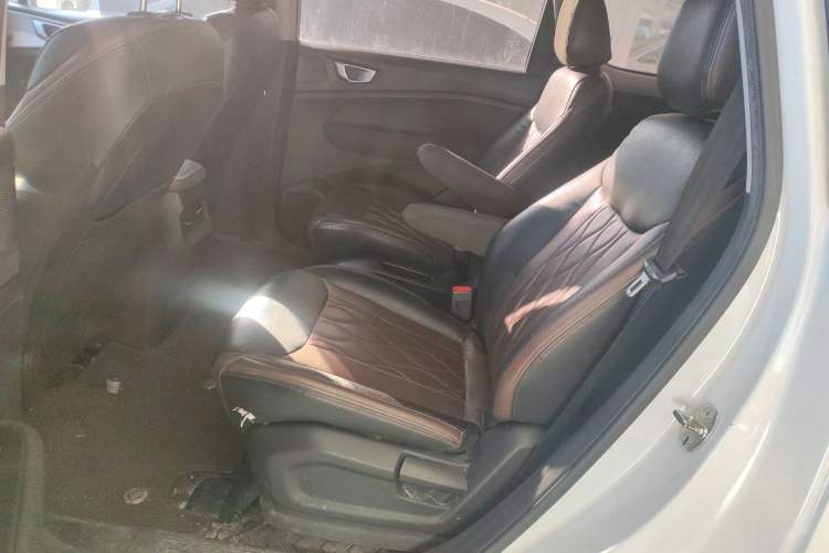 Used Wuling Jiachen 2022 1.5L Manual Enjoyment Elite Model Interior 4