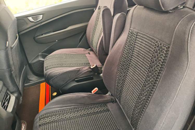 Used Wuling Jiachen 2022 1.5L Manual Enjoyment Elite Model Interior 4
