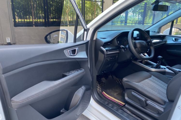 Used Wuling Jiachen 2022 1.5L Manual Enjoyment Elite Model Interior 4