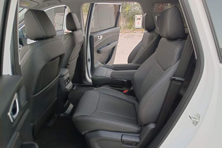 Used Wuling Jiachen 2022 1.5T CVT Smart Luxury Version Interior 4