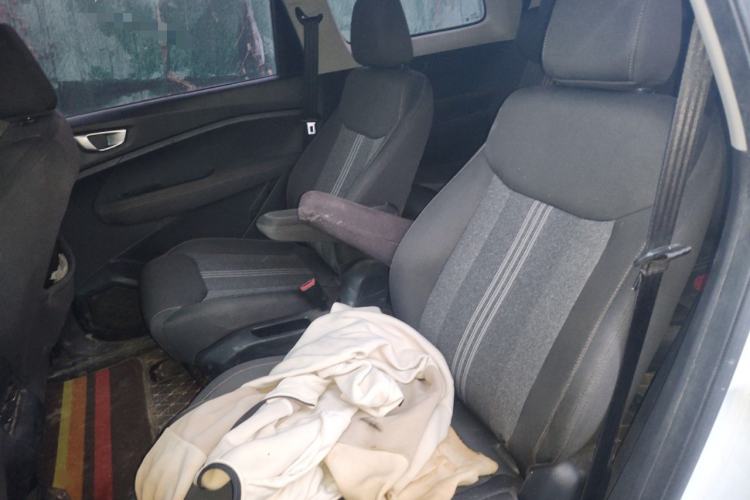 Used Wuling Jiachen 2022 1.5L Manual Enjoyment Elite Model Interior 4