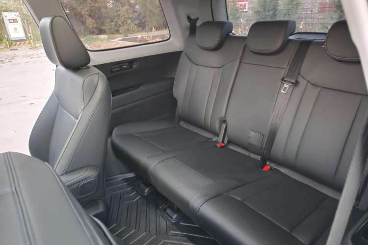 Used Wuling Jiachen 2022 1.5T CVT Smart Luxury Version Interior 5