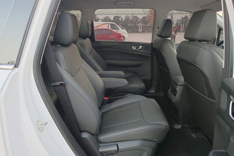 Used Wuling Jiachen 2022 1.5T CVT Smart Luxury Version Interior 7