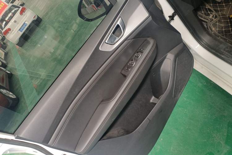 Used Wuling Jiachen 2022 1.5T Manual Light Enjoyment Dynamic Version Left Front Door Interior