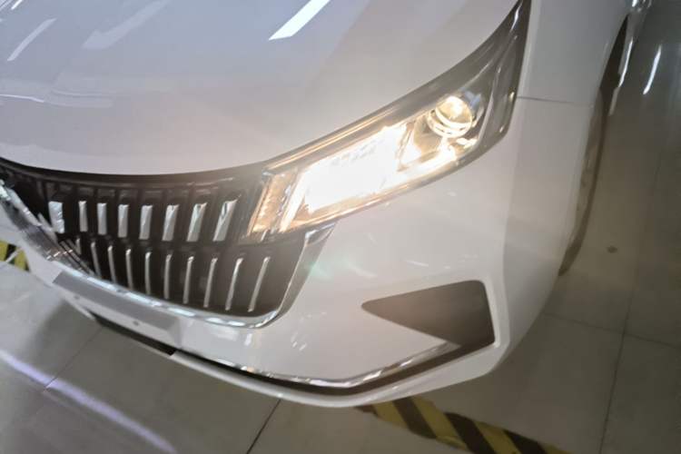 Used Wuling Jiachen 2022 1.5L Manual Comfort Edition Left Front Headlight