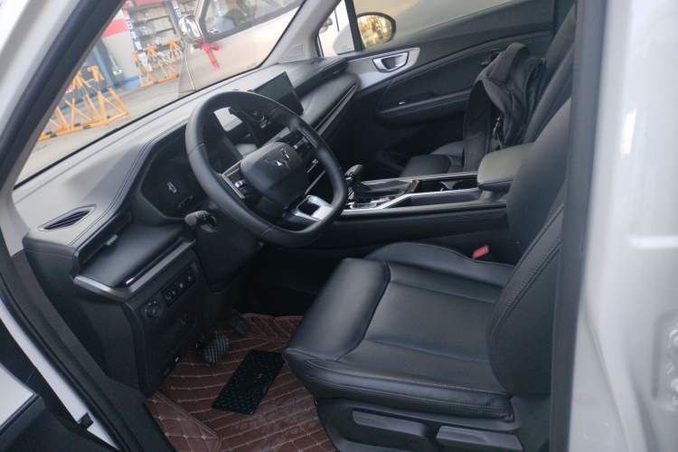 Used Wuling Jiachen 2022 1.5T CVT Smart Luxury Version Left Front Seat