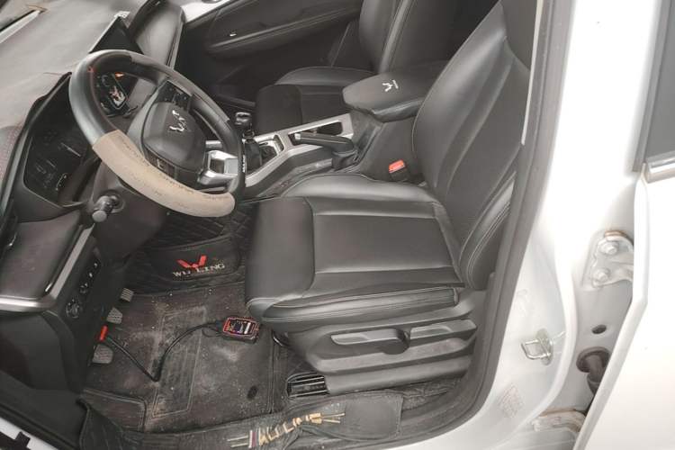 Used Wuling Jiachen 2022 1.5L Manual Comfort Edition Left Front Seat