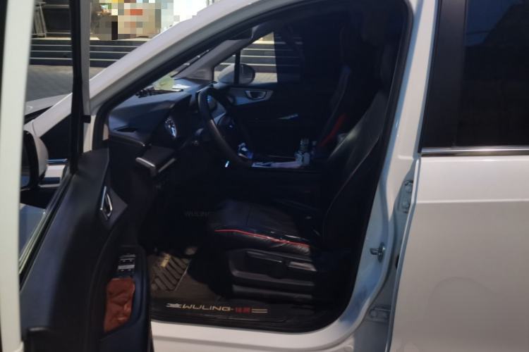 Used Wuling Jiachen 2022 1.5T CVT Smart Luxury Version Left Front Seat
