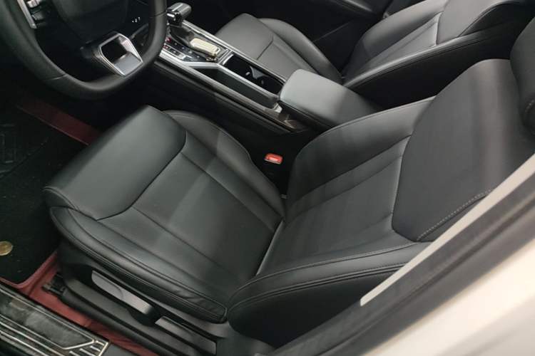 Used Wuling Jiachen 2022 1.5T CVT Smart Luxury Version Left Front Seat