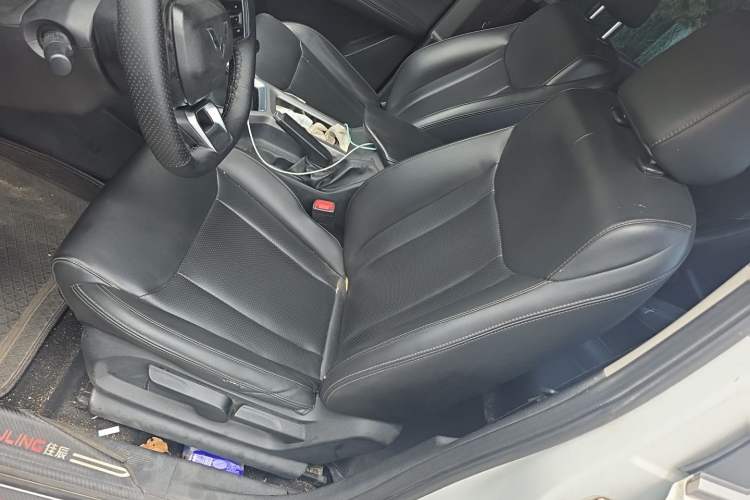 Used Wuling Jiachen 2022 1.5T Manual Comfort & Dynamic Version Left Front Seat