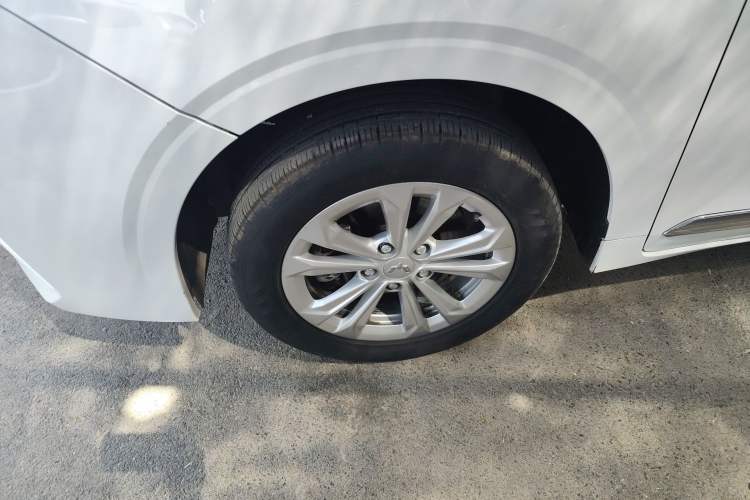 Used Wuling Jiachen 2022 1.5T Manual Comfort & Dynamic Version Left Front Wheel Hub