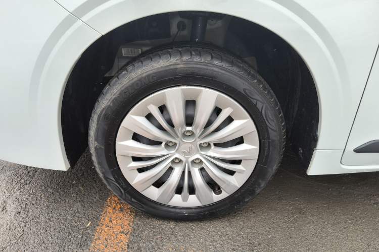 Used Wuling Jiachen 2022 1.5L Manual Enjoyment Elite Model Left Front Wheel Hub