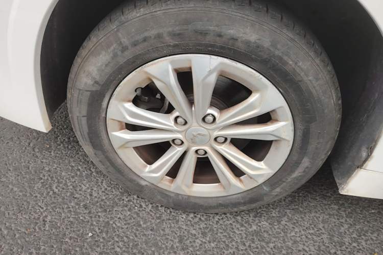 Used Wuling Jiachen 2022 1.5L Manual Comfort Edition Left Front Wheel Hub