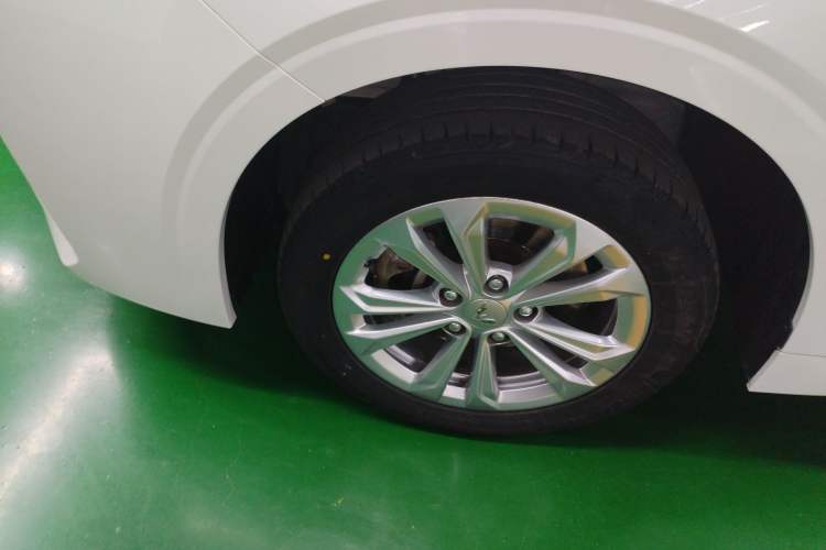 Used Wuling Jiachen 2022 1.5L Manual Comfort Edition Left Front Wheel Hub