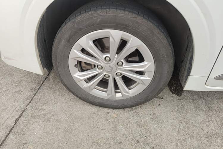 Used Wuling Jiachen 2022 1.5T Manual Comfort & Dynamic Version Left Front Wheel Hub