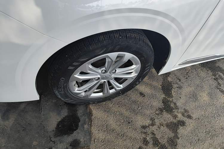 Used Wuling Jiachen 2022 1.5T Manual Light Enjoyment Dynamic Version Left Front Wheel Hub