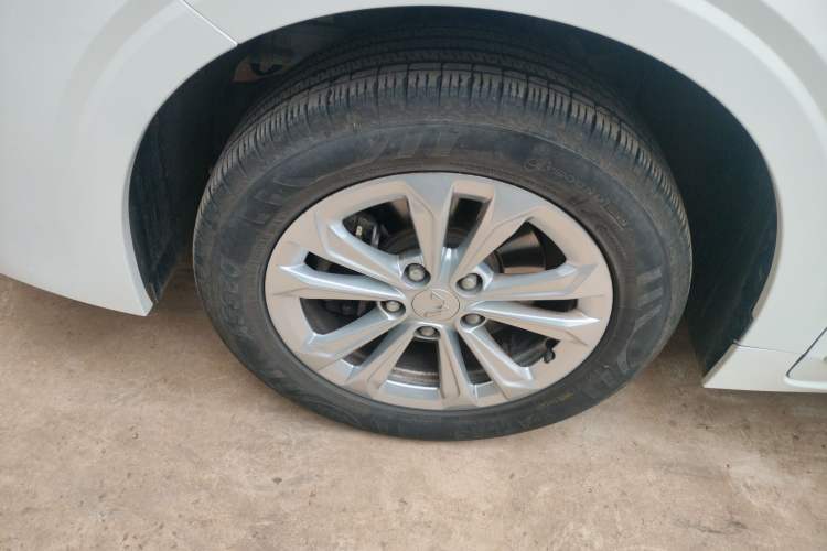 Used Wuling Jiachen 2022 1.5T Manual Comfort & Dynamic Version Left Front Wheel Hub
