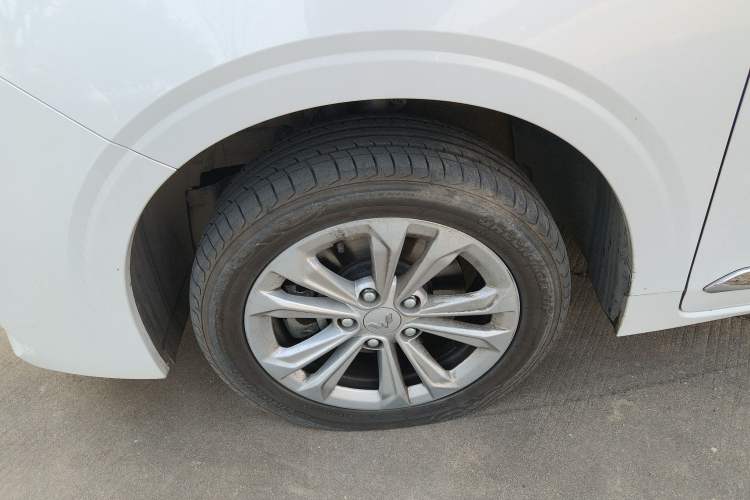 Used Wuling Jiachen 2022 1.5L Manual Comfort Edition Left Front Wheel Hub