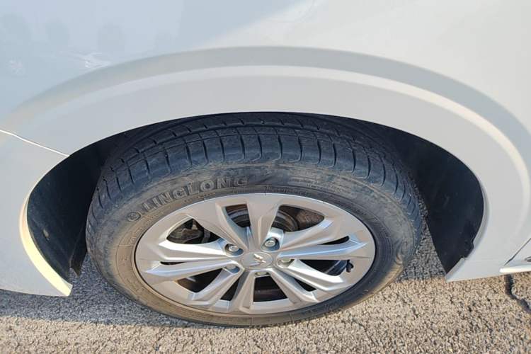 Used Wuling Jiachen 2022 1.5L Manual Comfort Edition Left Front Wheel Hub