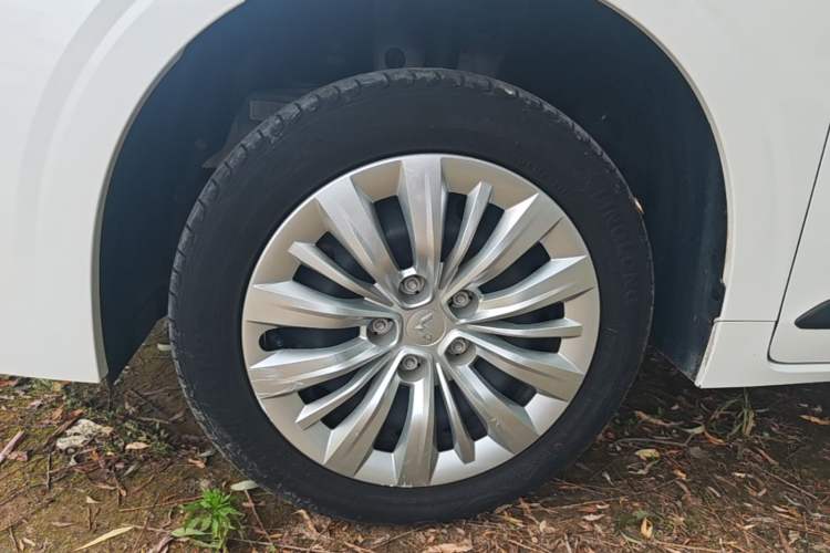 Used Wuling Jiachen 2022 1.5L Manual Enjoyment Elite Model Left Front Wheel Hub