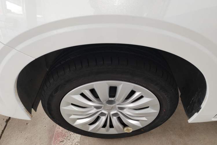 Used Wuling Jiachen 2022 1.5L Manual Enjoyment Elite Model Left Front Wheel Hub