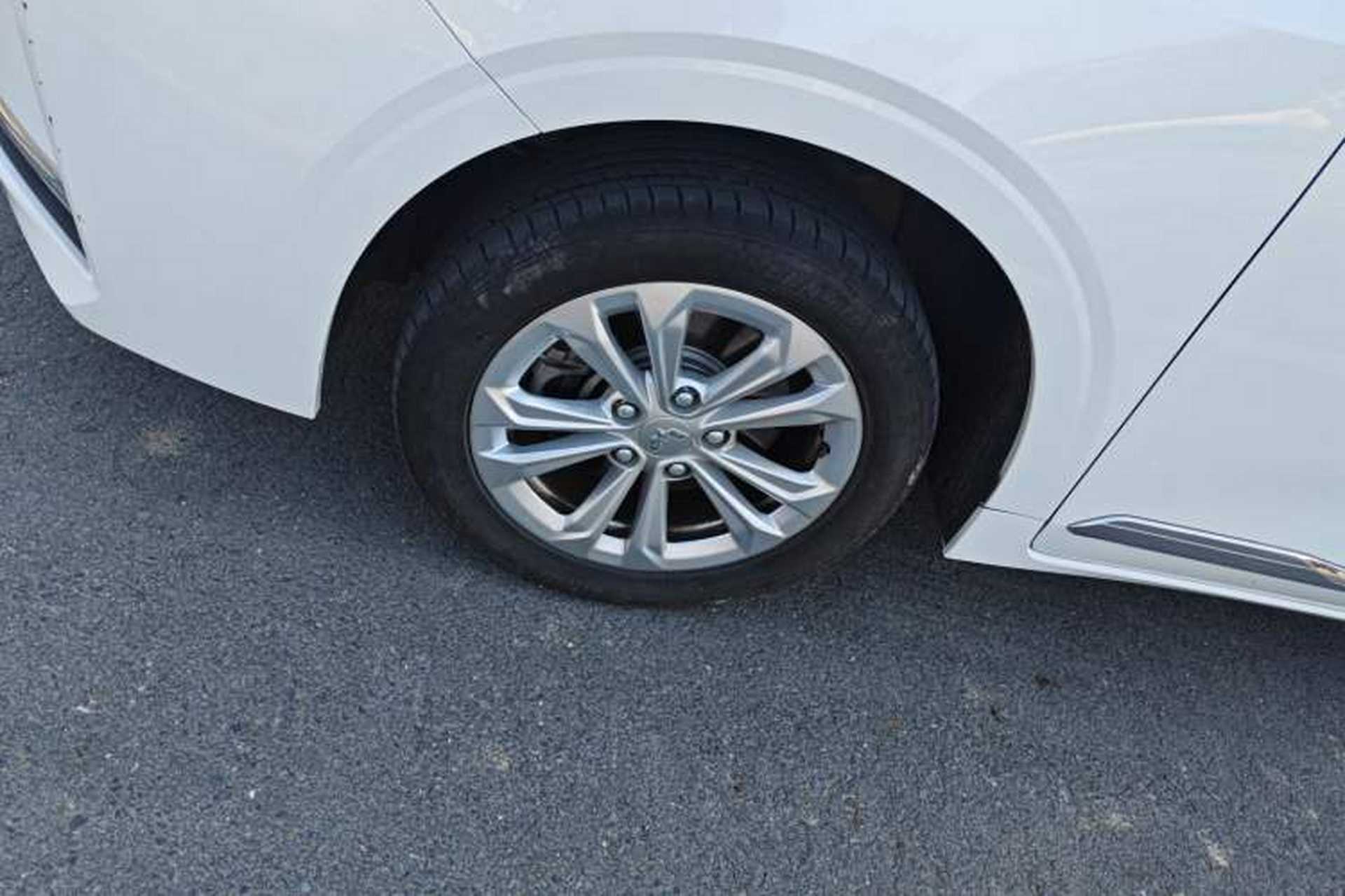 Used Wuling Jiachen 2022 1.5L Manual Comfort Edition Left Front Wheel Hub