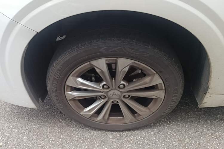 Used Wuling Jiachen 2022 1.5L Manual Light Comfort Edition Left Front Wheel Hub