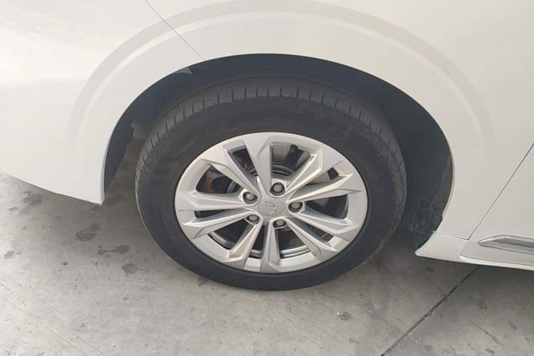 Used Wuling Jiachen 2022 1.5T Manual Comfort & Dynamic Version Left Front Wheel Hub