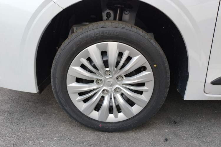 Used Wuling Jiachen 2022 1.5L Manual Enjoyment Elite Model Left Front Wheel Hub