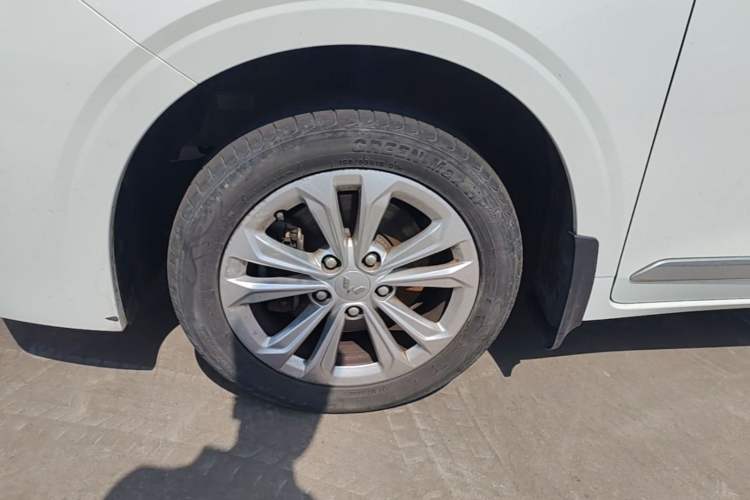 Used Wuling Jiachen 2022 1.5L Manual Comfort Edition Left Front Wheel Hub