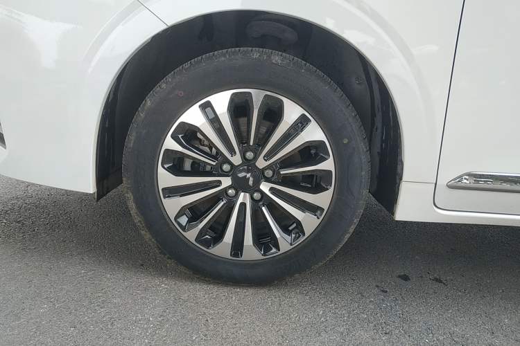 Used Wuling Jiachen 2022 1.5T CVT Deluxe Flagship Edition Left Front Wheel Hub