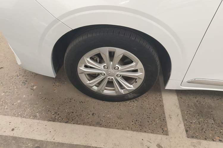 Used Wuling Jiachen 2022 1.5T CVT Smart Luxury Version Left Front Wheel Hub