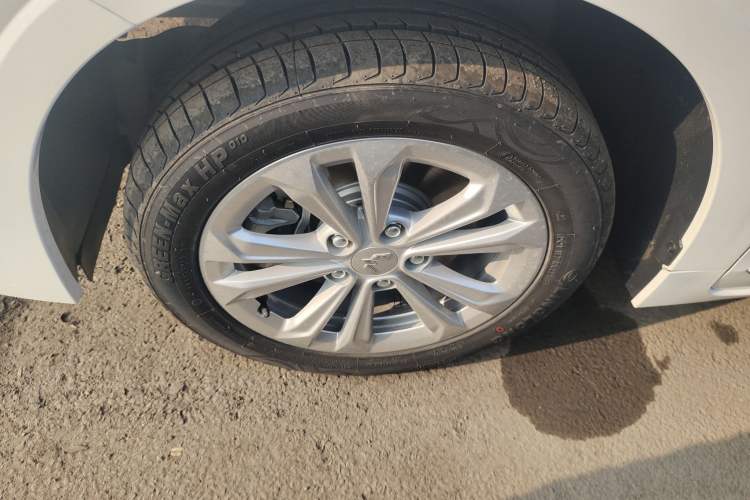 Used Wuling Jiachen 2022 1.5L Manual Comfort Edition Left Front Wheel Hub