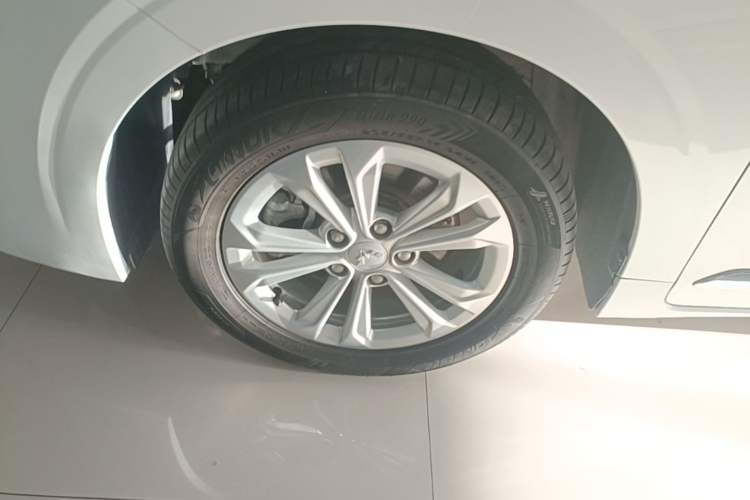 Used Wuling Jiachen 2022 1.5T CVT Smart Luxury Version Left Front Wheel Hub