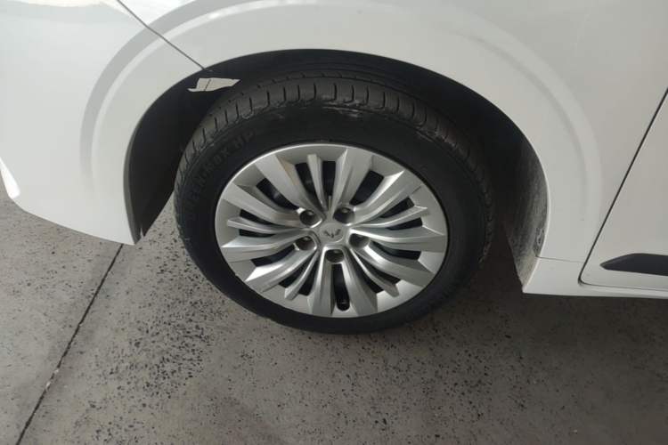 Used Wuling Jiachen 2022 1.5L Manual Enjoyment Elite Model Left Front Wheel Hub
