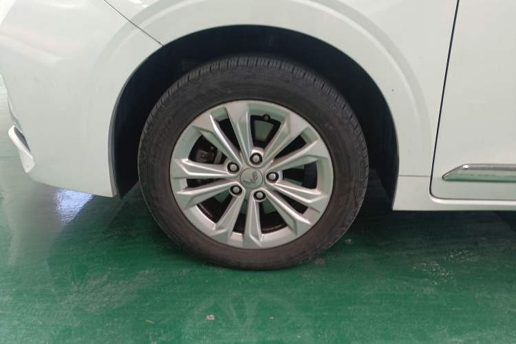 Used Wuling Jiachen 2022 1.5T Manual Light Enjoyment Dynamic Version Left Front Wheel Hub