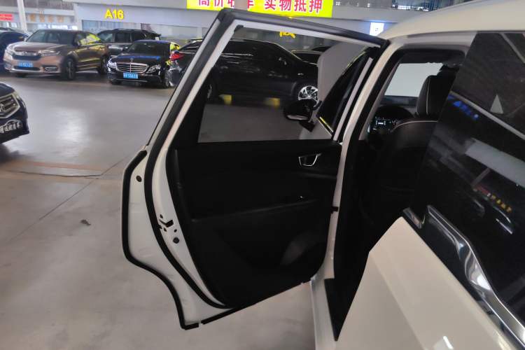 Used Wuling Jiachen 2022 1.5T CVT Deluxe Flagship Edition Left Rear Door Interior