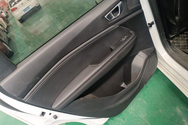 Used Wuling Jiachen 2022 1.5T Manual Light Enjoyment Dynamic Version Left Rear Door Interior