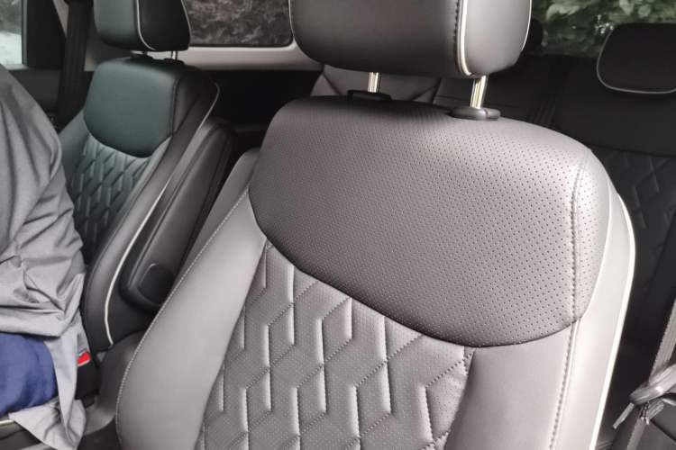 Used Wuling Jiachen 2022 1.5T CVT Deluxe Flagship Edition Left Rear Seat