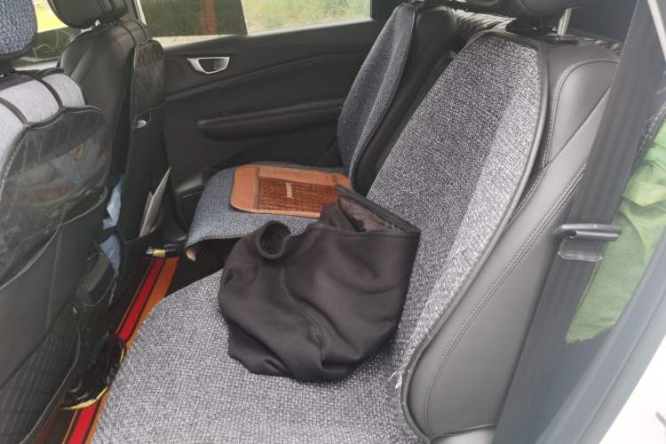 Used Wuling Jiachen 2022 1.5T Manual Comfort & Dynamic Version Left Rear Seat
