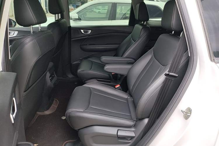Used Wuling Jiachen 2022 1.5T CVT Smart Luxury Version Left Rear Seat